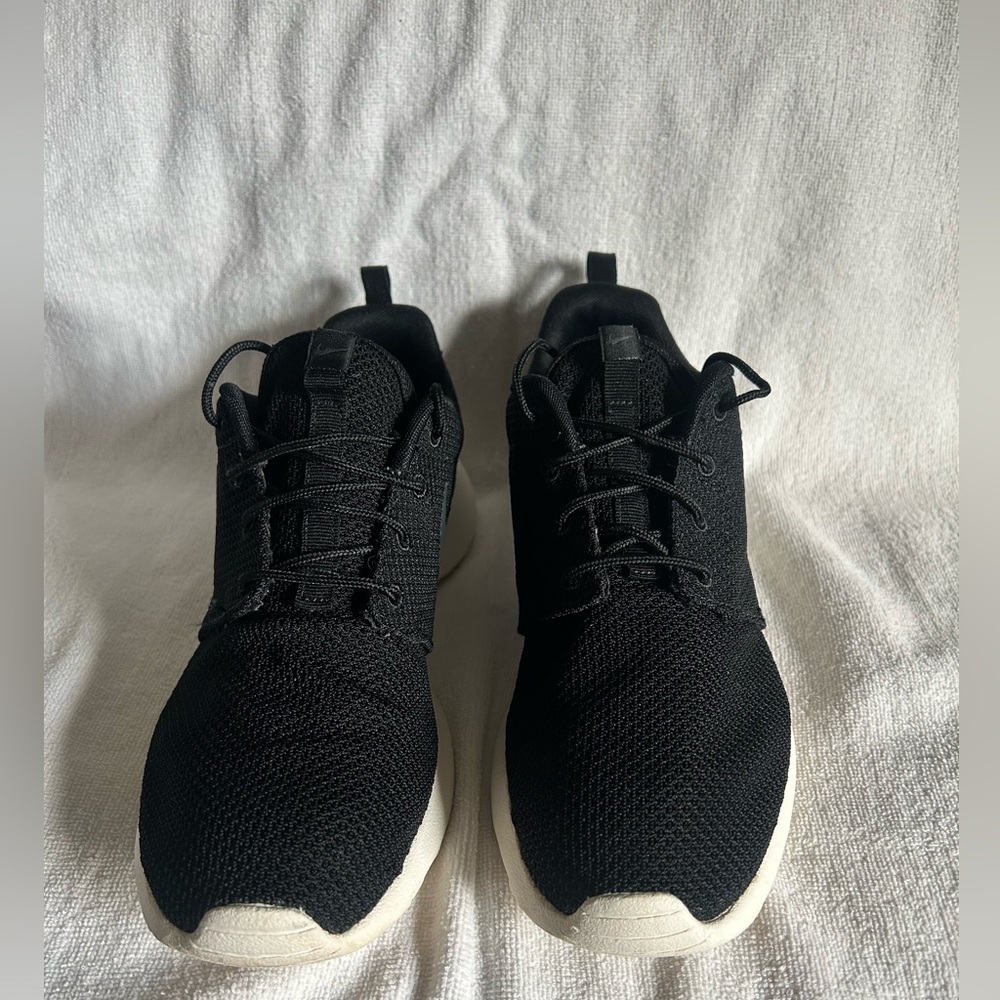 Nike Roshe One (Roshe Run) Sneakers Men’s 8.5 Black - Picture 4 of 8